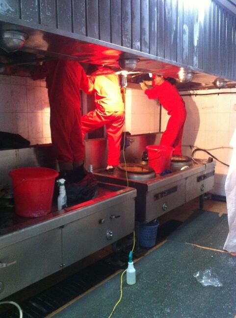 中石油采油一廠(chǎng)公寓煙罩清洗